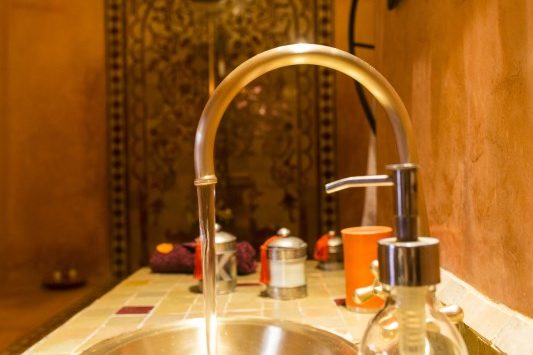 High quality rooms and bathrooms in Marrakech at Riad El Zohar.