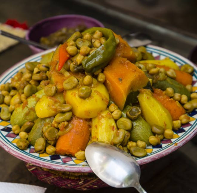 Déjeuners légers et repas de qualité